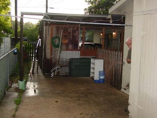 3rd image of 121 LORETTA ST