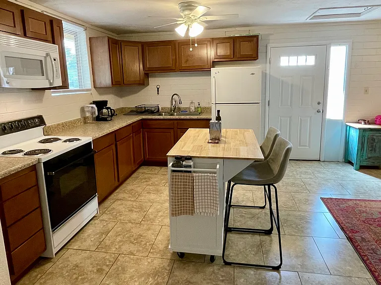 1237 E Spring St #B — Photo 6