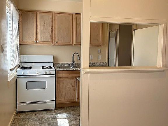 3rd image of 109 Fir St