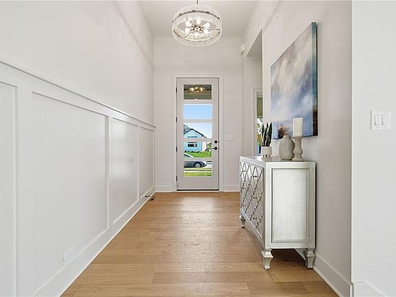 3rd image of 1226 Larkspur Pl