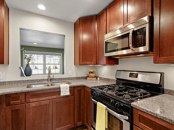 3rd image of 1309 Tompkins Dr Unit D
