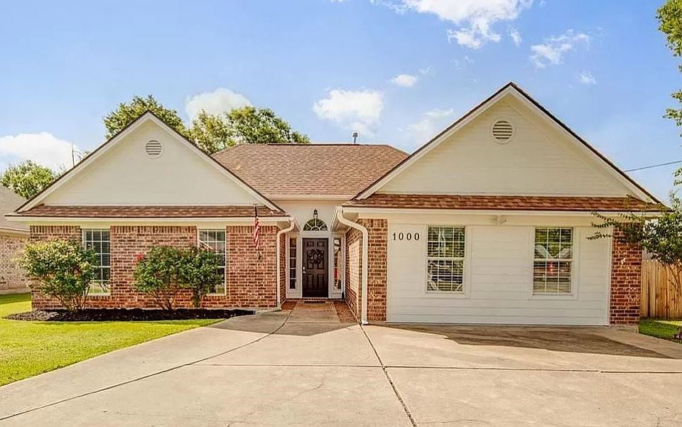 1st image of 1000 Bayou Woods Dr