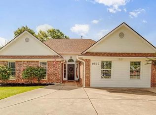 1000 Bayou Woods Dr, College Station, TX 77840