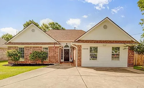 1000 Bayou Woods Dr Photo 1