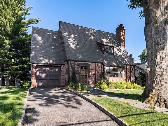 3rd image of 140 Park Dr
