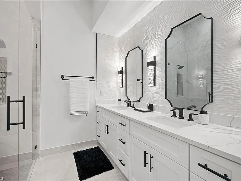 930 Sycamore Ct — Photo 25
