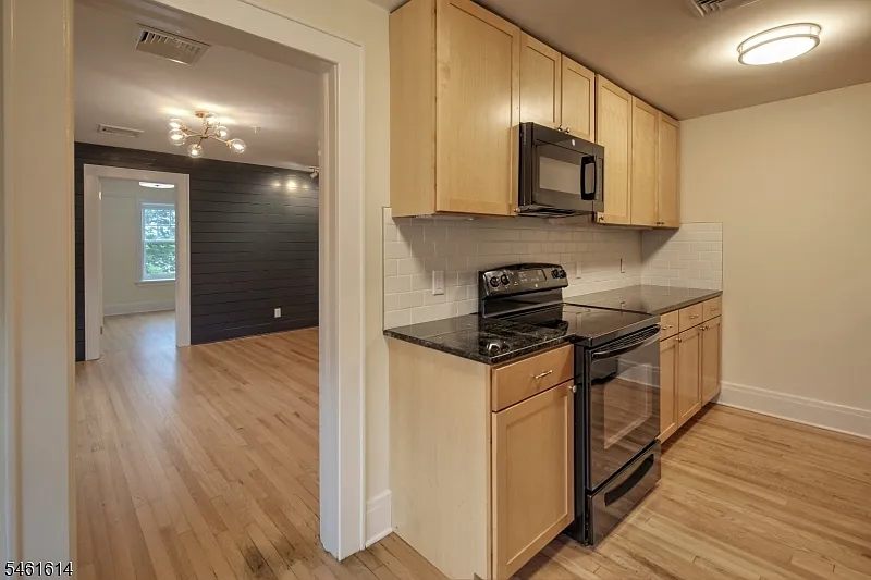 2 bed, 1.0 bath, $2,750 — Photo 2