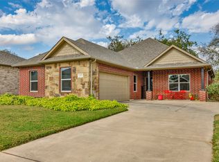 102 Ashlyn Ct, Whitesboro, TX 76273