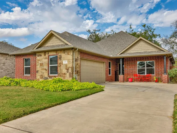 102 Ashlyn Ct, Whitesboro, TX 76273
