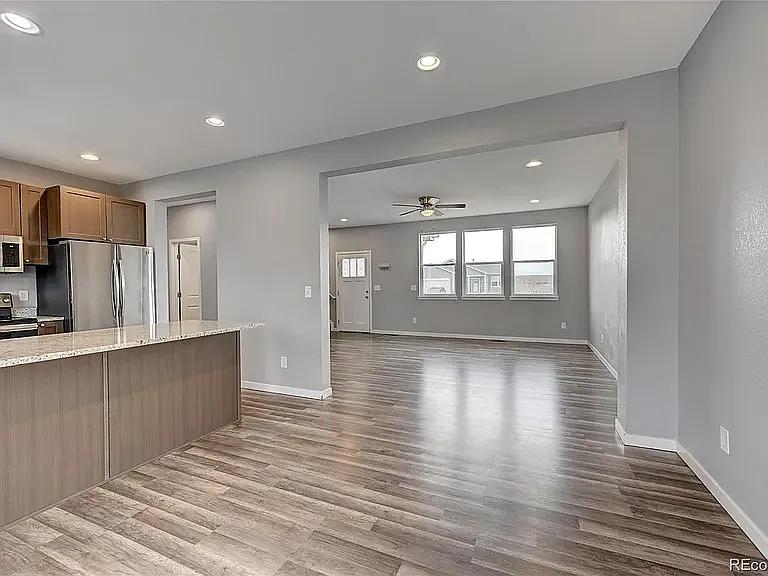 589 S 3rd Ave — Photo 8