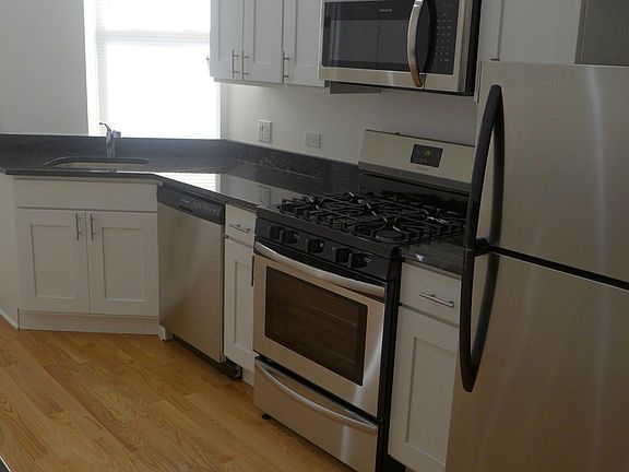 #1155-4: Kitchen/ Stove Side View