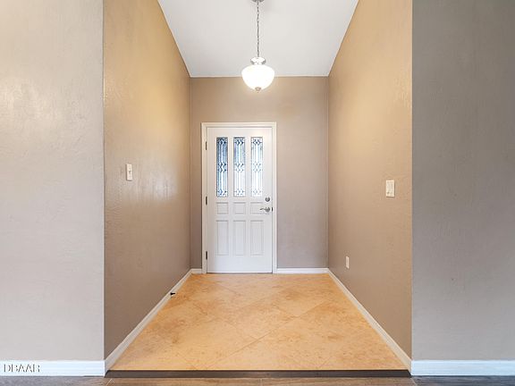 3rd image of 79 Carriage Creek Way