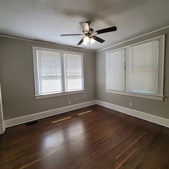 2243 Winona Ave — Photo 11