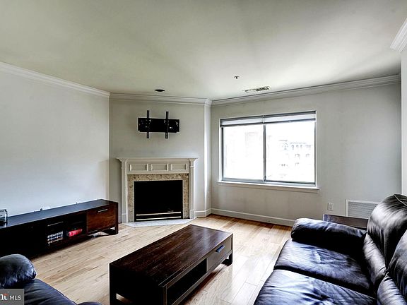 5th image of 1050 N Stuart St APT 614