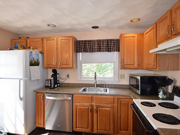 2nd image of 130 B St