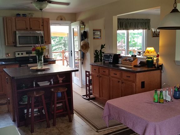 Large eat-in kitchen