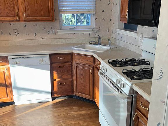4th image of 9 Strawberry Ln