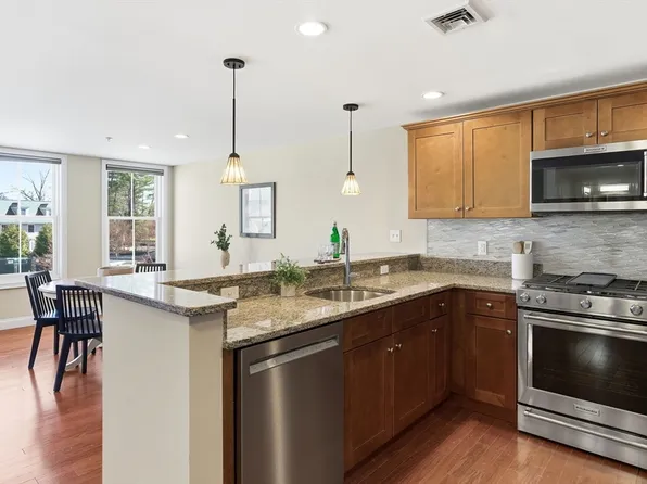 70 Great Rd #G, Bedford, MA 01730