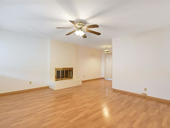 4th image of 130 E 18th St APT 29