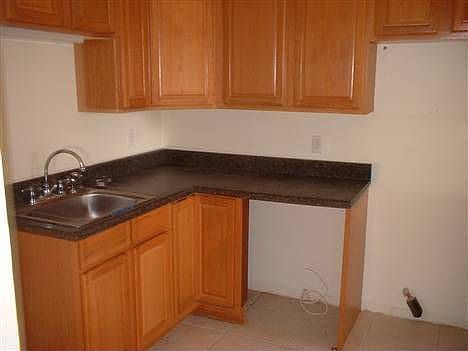 3rd image of 529 Andrews St
