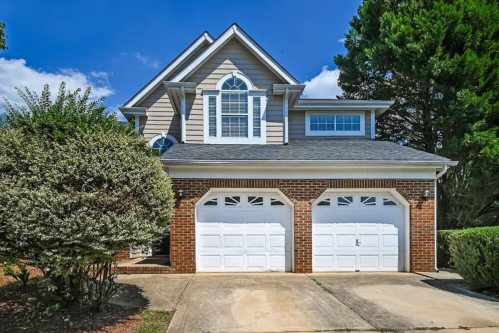 4 bed, 2.5 bath, 2385 sqft, $2,575 — Photo 1