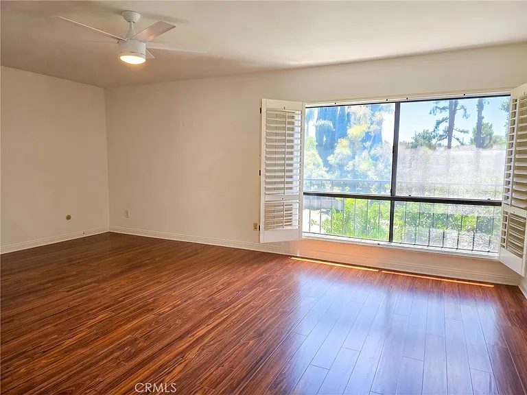 6121 Shoup Ave #10 — Photo 2