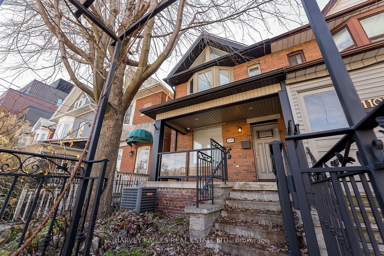 1107 Gerrard St E photo 1