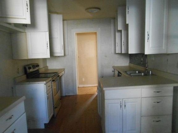 3rd image of 636 French St