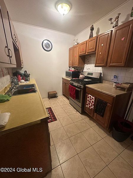 2nd image of 6 Catherine Street