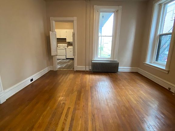 5th image of 518 N 8th St APT 1