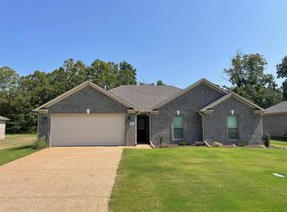 78 Jackson Creek Dr, Jackson, TN 38305