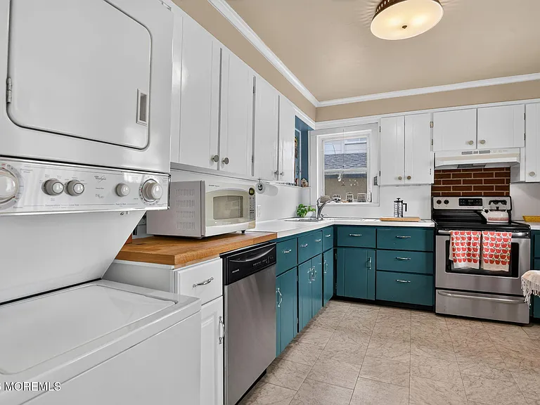 139 Webb Ave — Photo 14