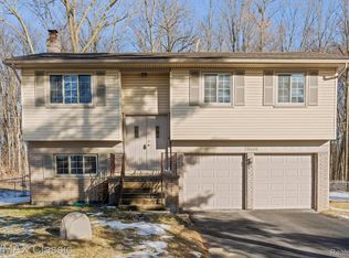 25668 Strath Haven Dr, Novi, MI 48374
