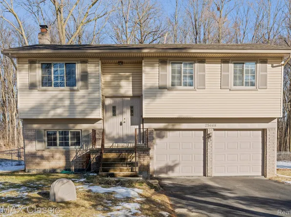 25668 Strath Haven Dr, Novi, MI 48374