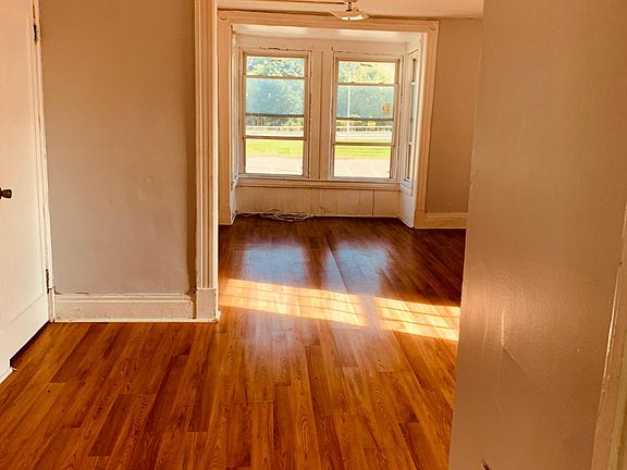 4th image of 2511 6th Ave #2