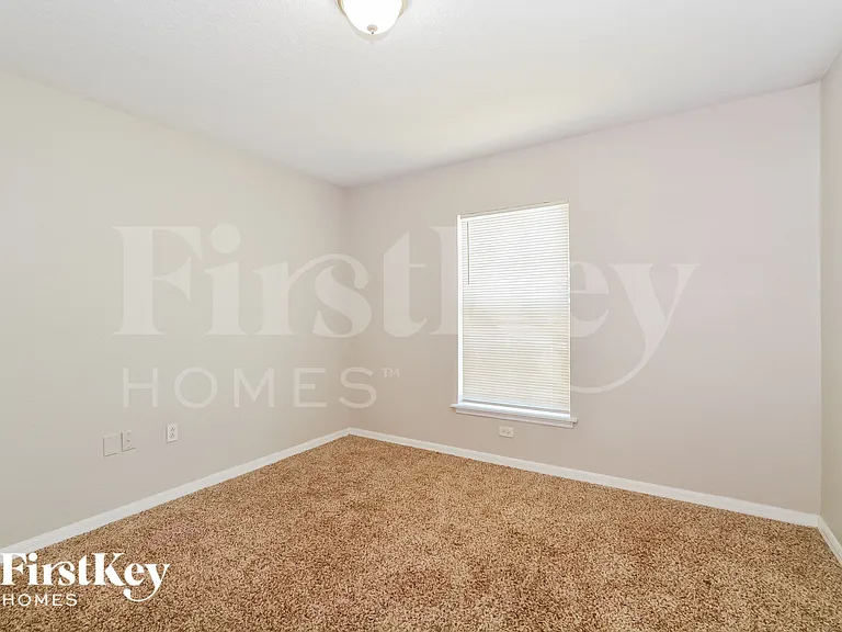 2657 Bentley Dr — Photo 13