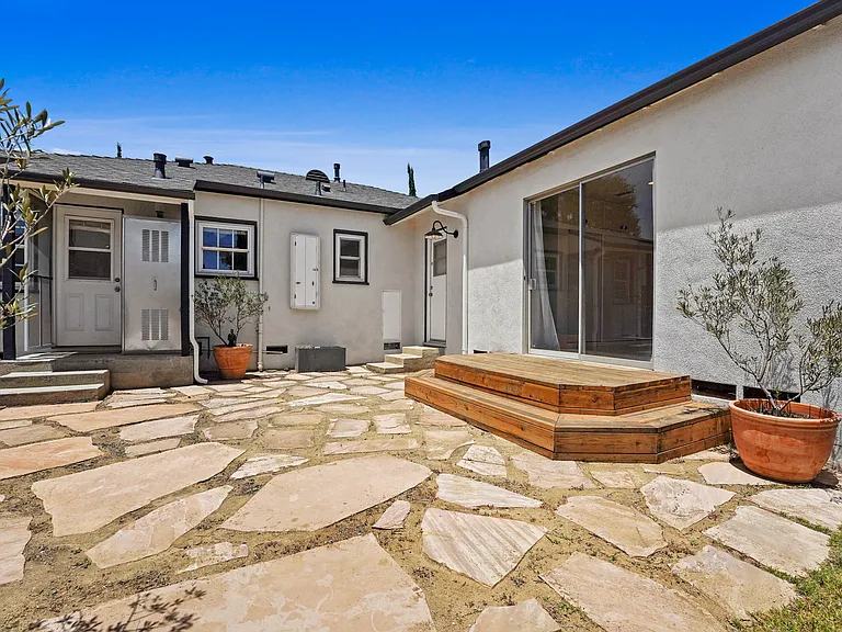 7822 Bleriot Ave — Photo 14
