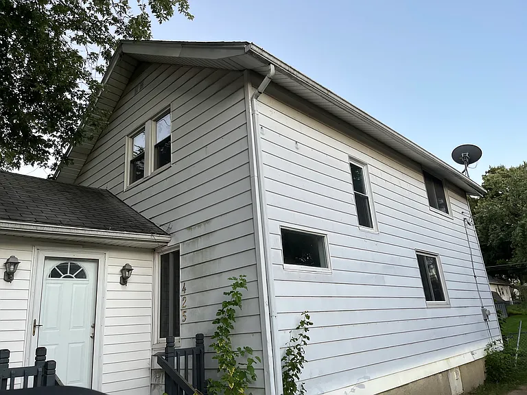 425 Elmer Ave — Photo 2