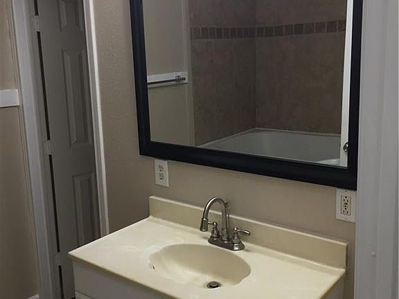 5th image of 2602 Fm 879