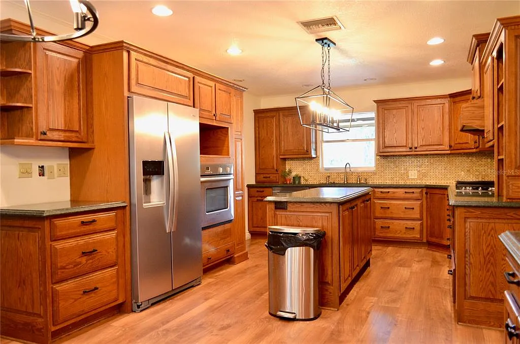 4 bed, 3.0 bath, 2325 sqft, $2,700 — Photo 2