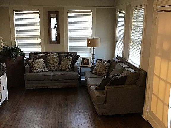 4th image of 215 Fishel Ave
