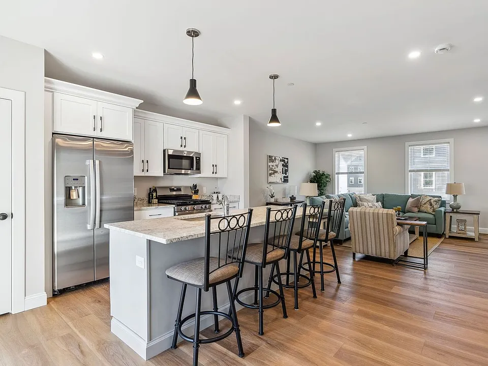 Bayberry Commons- 3 Bedroom 2.5 Bath Townhomes with 2 Car Garage