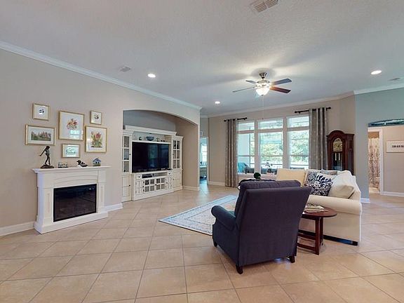 5th image of 17 Auberry Dr