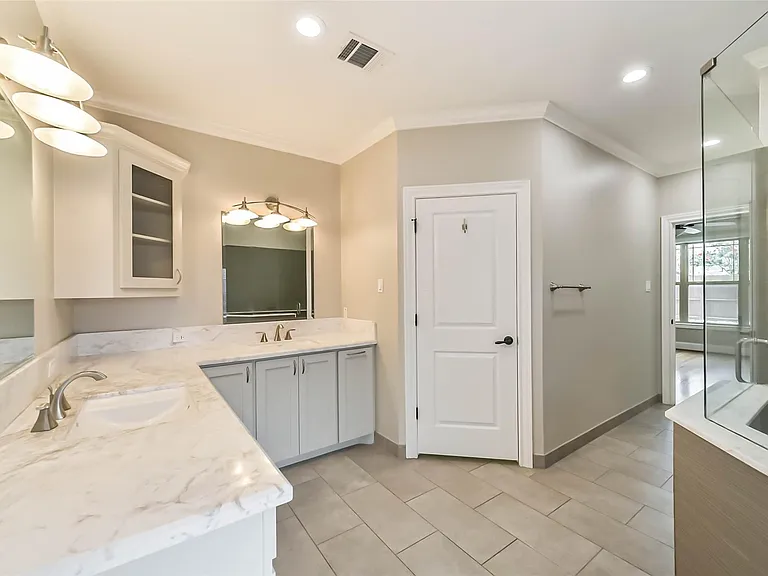 1317 Chantilly Ln — Photo 26