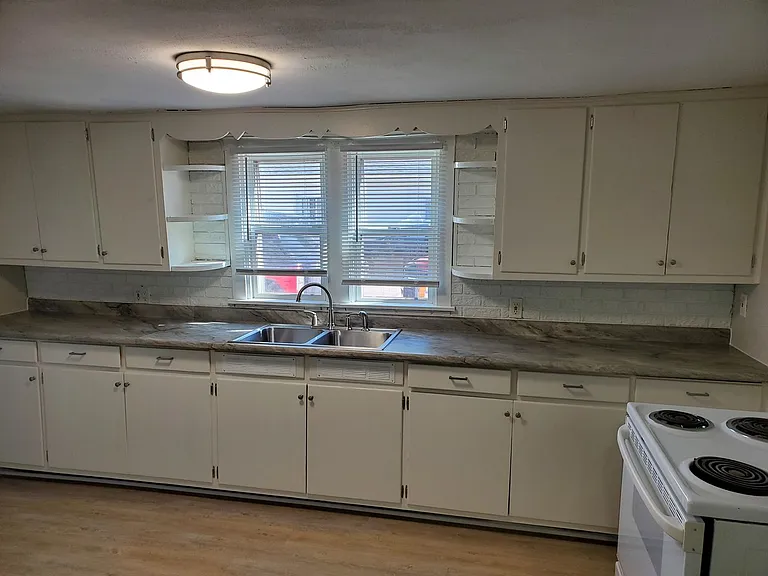 400 7th St — Photo 4