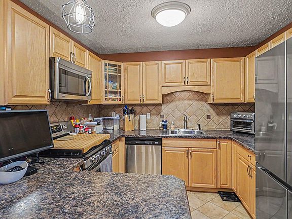 3rd image of 412 W Church Ave