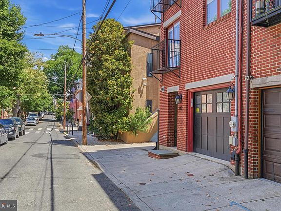 4th image of 913 N Lawrence St