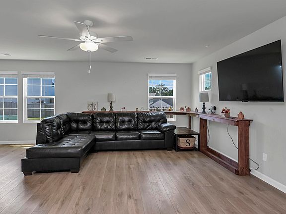 2nd image of 535 Silverbow Dr
