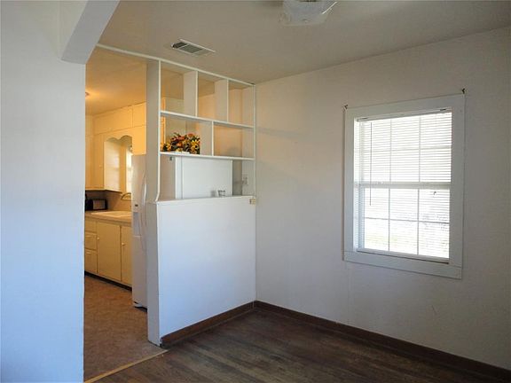 4th image of 410 W Bullock St
