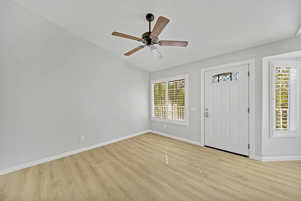 Building Photo - 19801 Meadow Ridge Dr #37